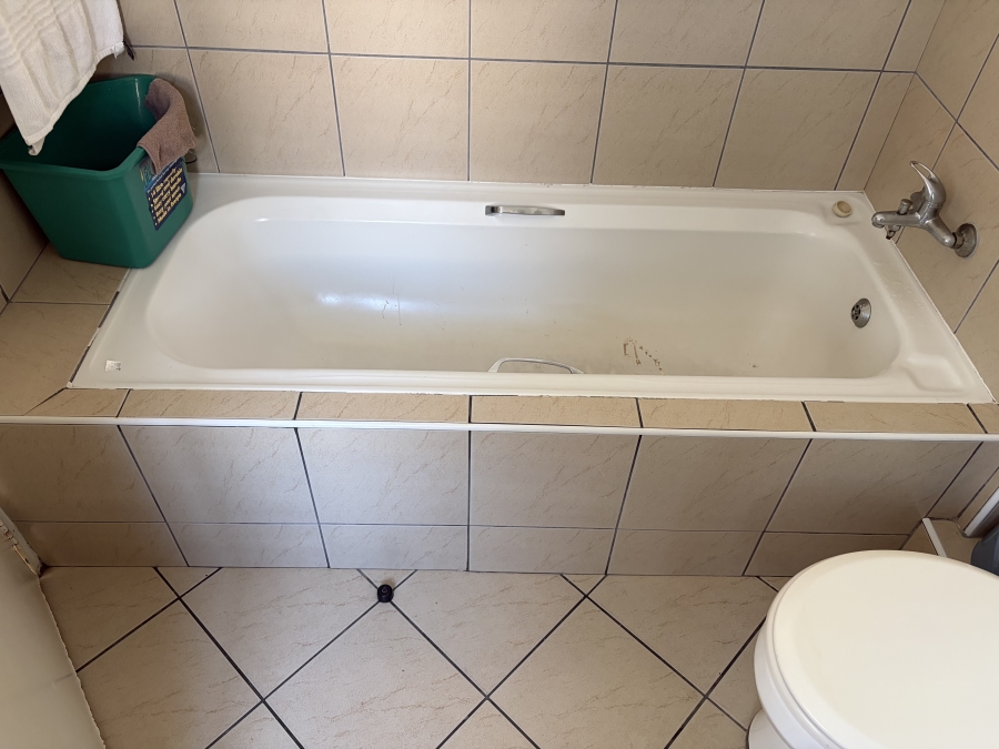 To Let 2 Bedroom Property for Rent in Buh Rein Estate Western Cape